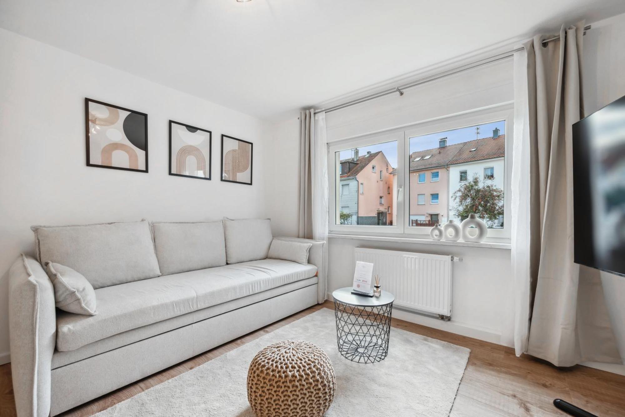 Malu Rooms - Ruhige Lage, Erdgeschoss, Smarttv, Netflix, 24H Checkin, Ludwigsburg Exteriér fotografie