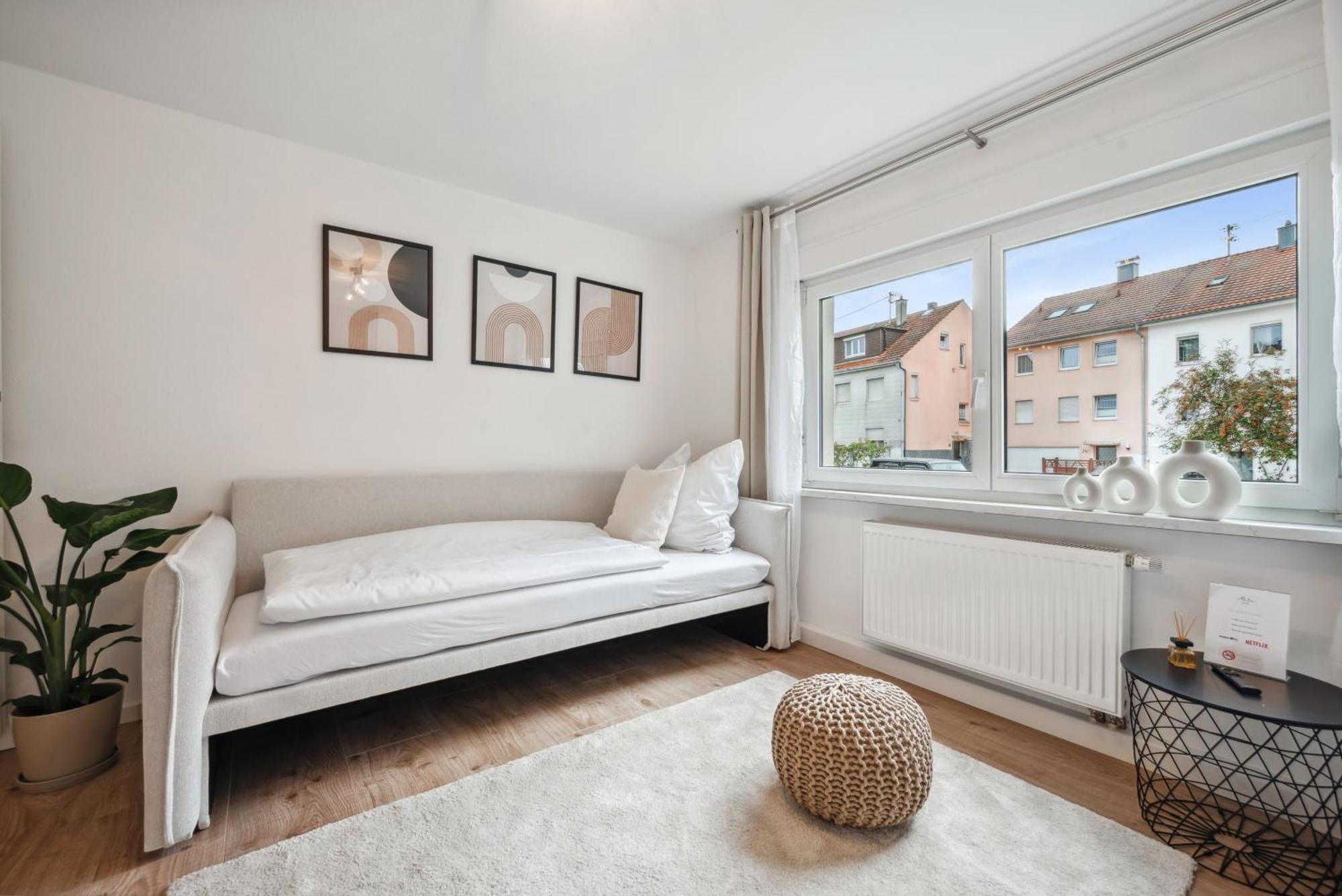 Malu Rooms - Ruhige Lage, Erdgeschoss, Smarttv, Netflix, 24H Checkin, Ludwigsburg Exteriér fotografie