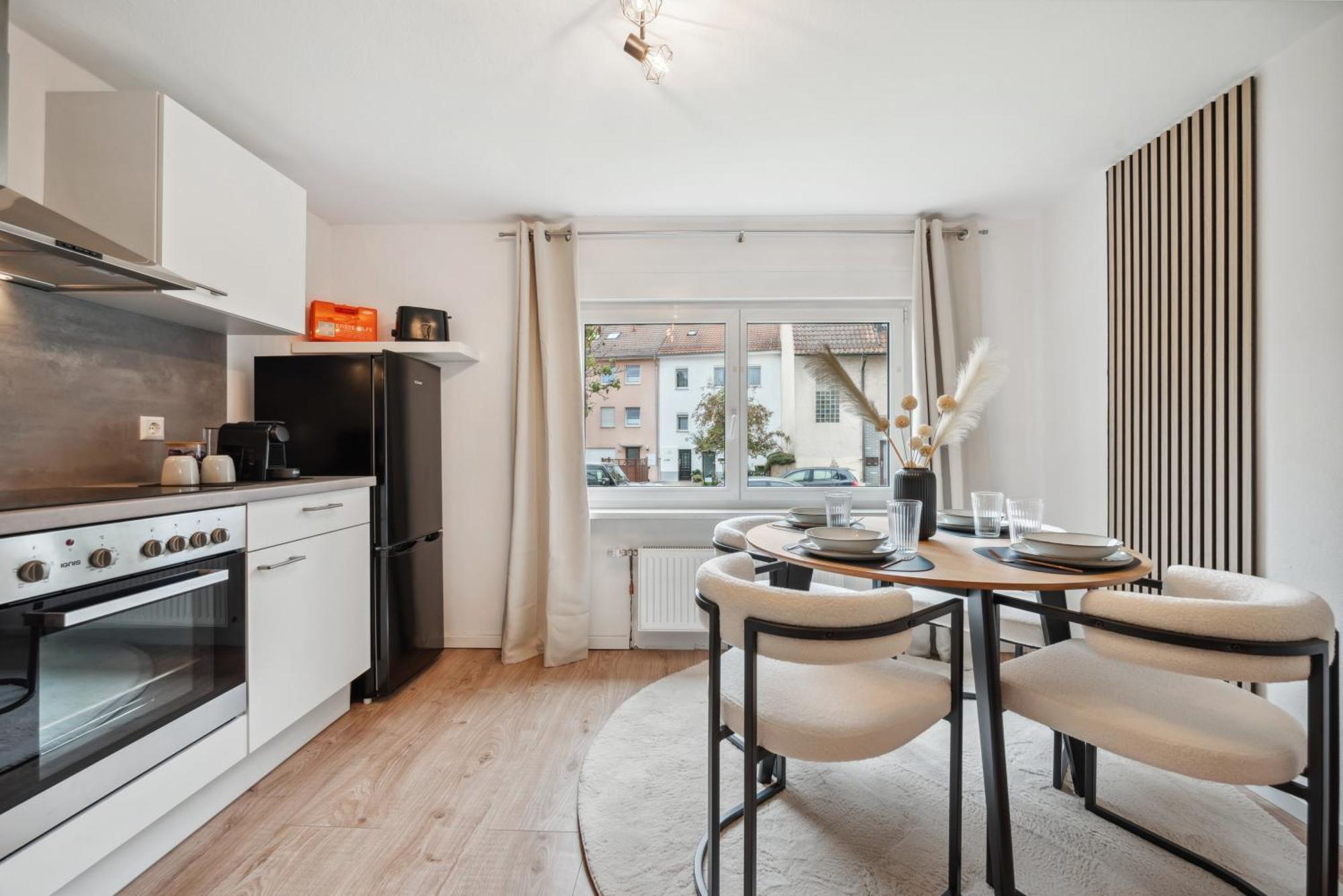 Malu Rooms - Ruhige Lage, Erdgeschoss, Smarttv, Netflix, 24H Checkin, Ludwigsburg Exteriér fotografie