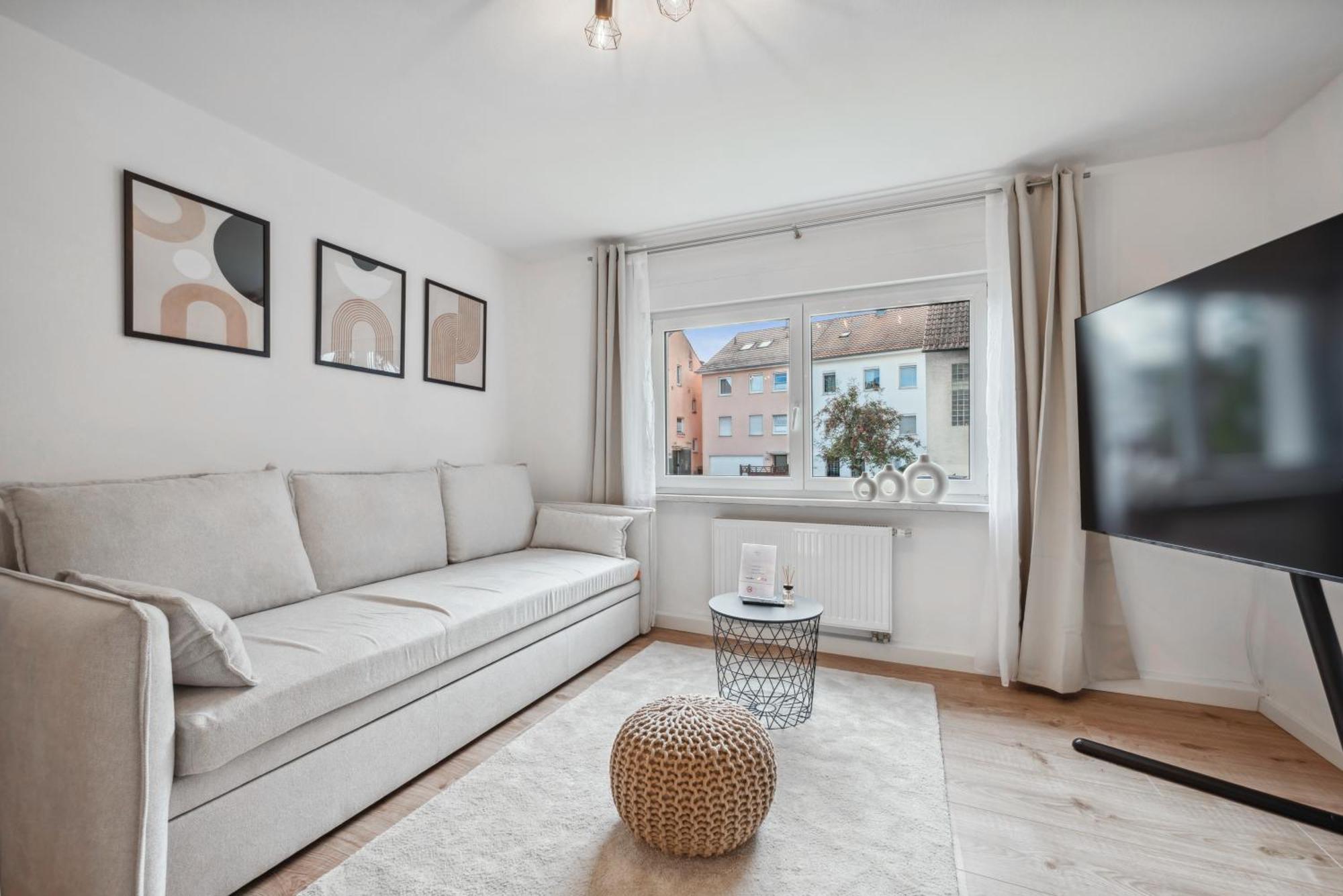 Malu Rooms - Ruhige Lage, Erdgeschoss, Smarttv, Netflix, 24H Checkin, Ludwigsburg Exteriér fotografie