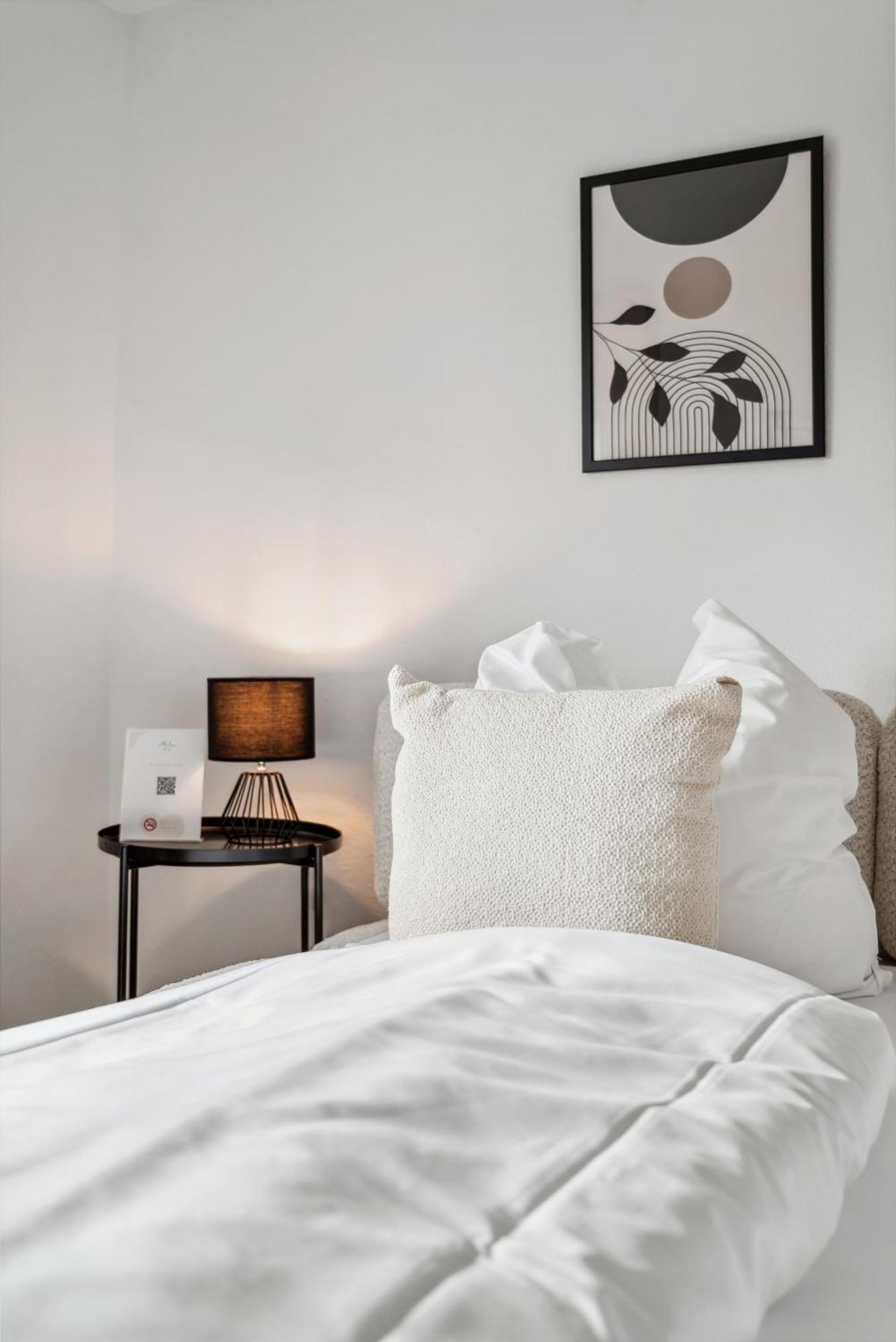Malu Rooms - Ruhige Lage, Erdgeschoss, Smarttv, Netflix, 24H Checkin, Ludwigsburg Exteriér fotografie