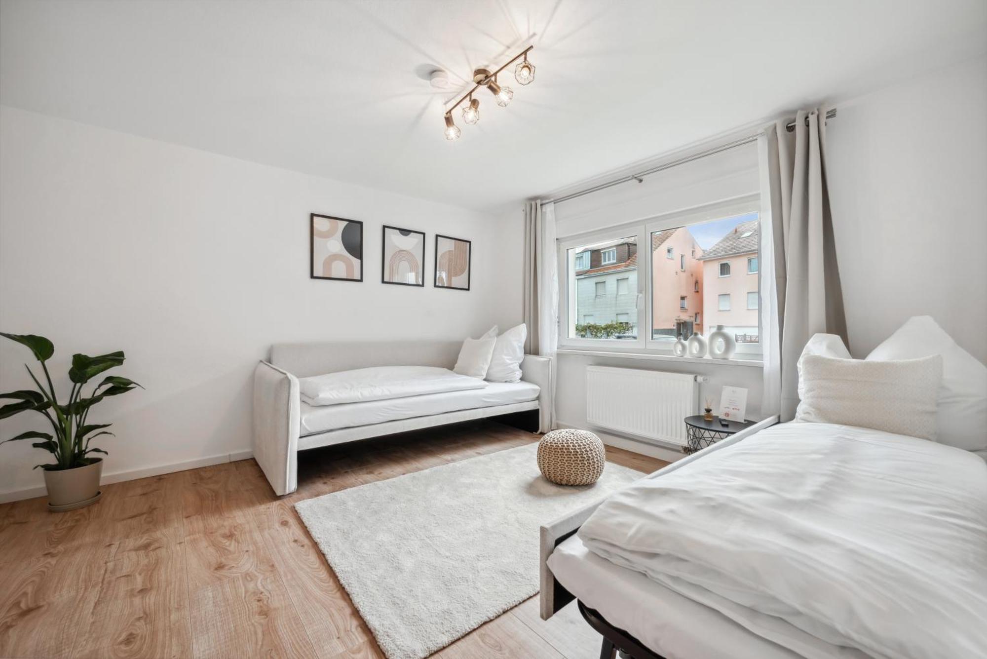 Malu Rooms - Ruhige Lage, Erdgeschoss, Smarttv, Netflix, 24H Checkin, Ludwigsburg Exteriér fotografie