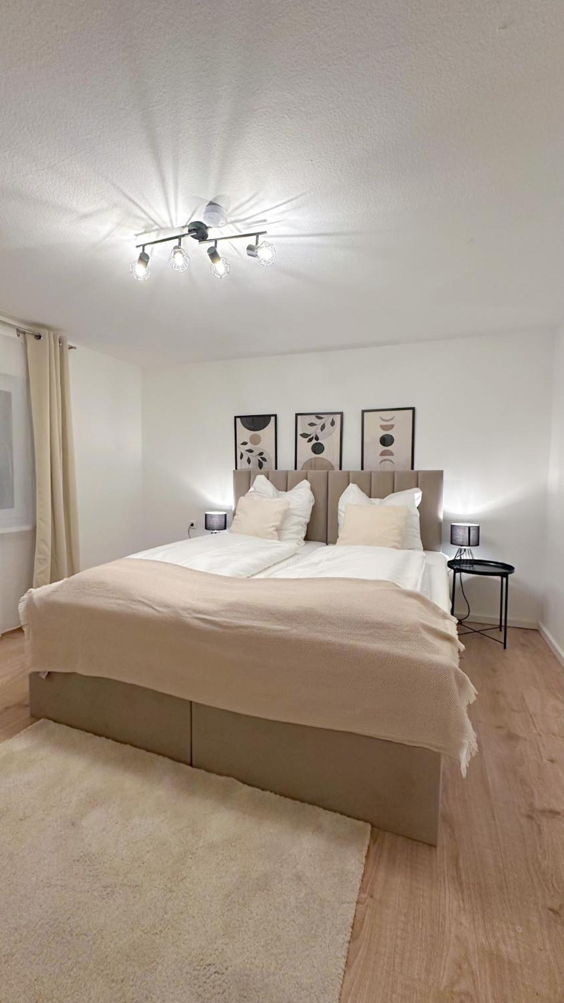 Malu Rooms - Ruhige Lage, Erdgeschoss, Smarttv, Netflix, 24H Checkin, Ludwigsburg Exteriér fotografie