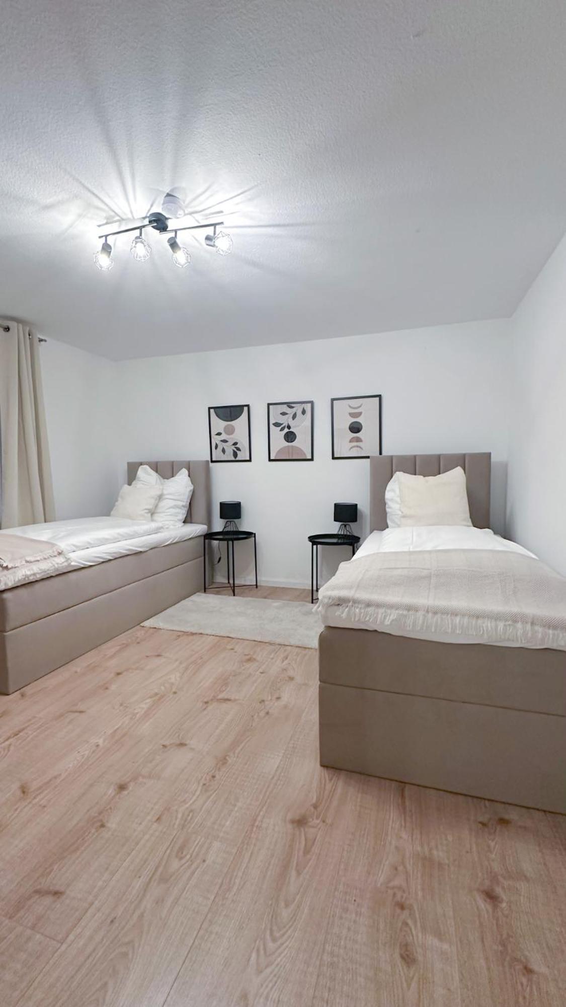 Malu Rooms - Ruhige Lage, Erdgeschoss, Smarttv, Netflix, 24H Checkin, Ludwigsburg Exteriér fotografie