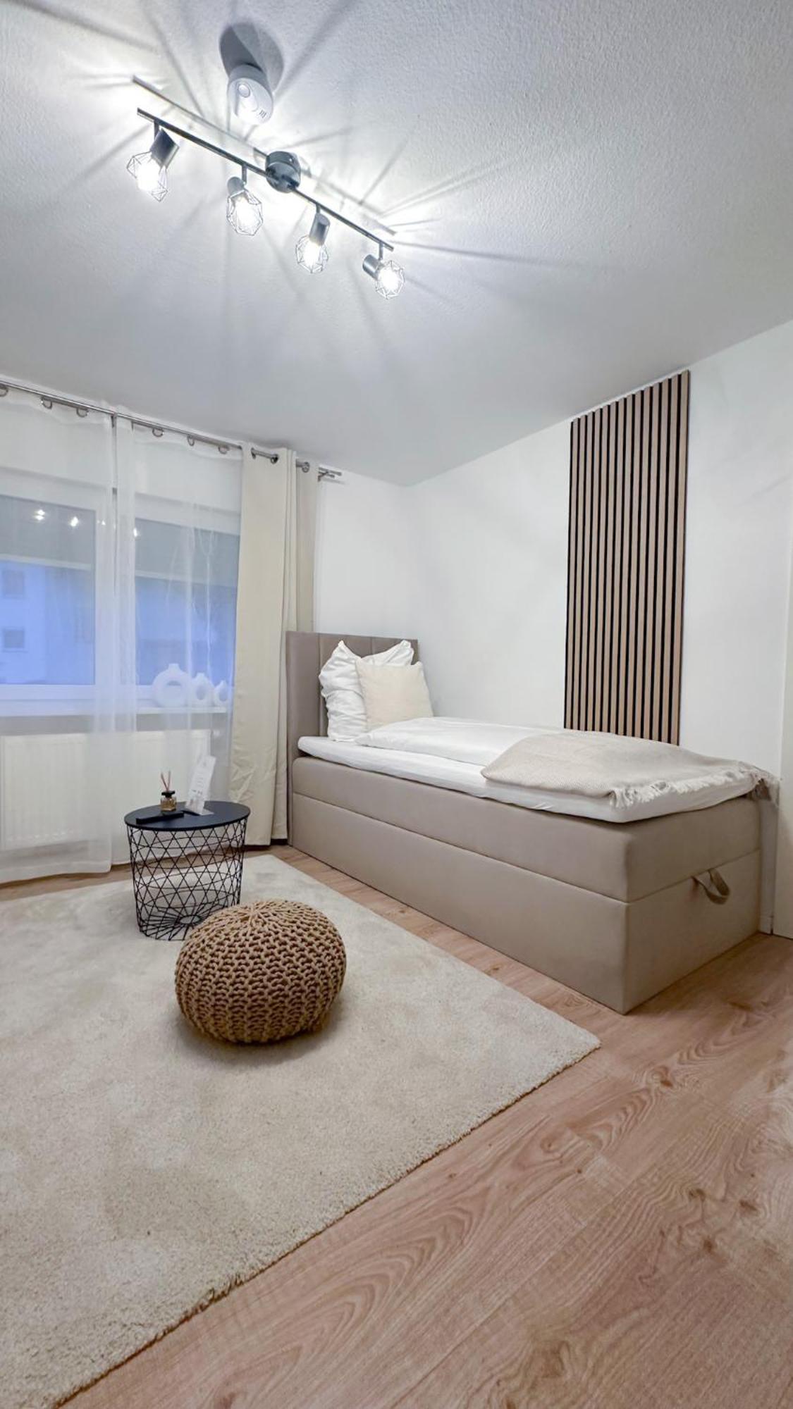 Malu Rooms - Ruhige Lage, Erdgeschoss, Smarttv, Netflix, 24H Checkin, Ludwigsburg Exteriér fotografie